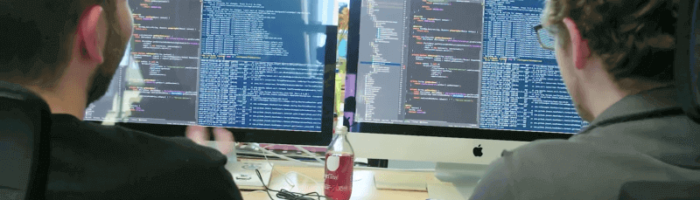 Programmers in the Volkswagen Lab always work in a team of two. (Image: YouTube / Volkswagen Group)
