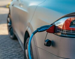 Festkörperbatterien für eine leistungsfähigere und sicherere E-Mobilität