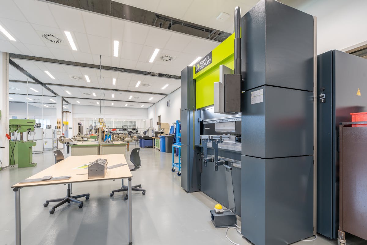 Moderne Produktionshalle