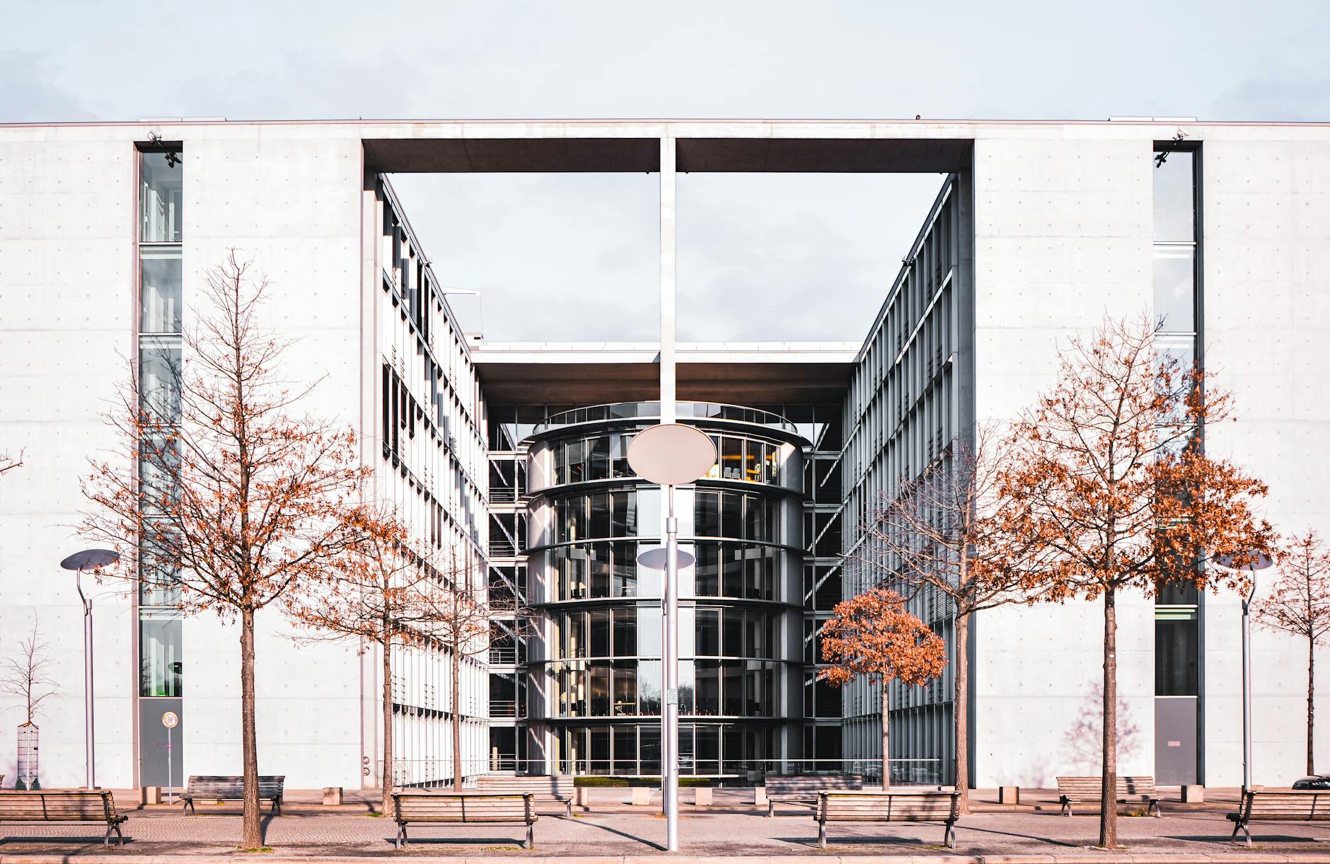 Paul-Löbe-Haus Berlin — Moderne Architektur des Bundestags