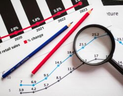 Constellation Enterprise Intelligence Monthly April 2026: Drei Beobachtungen, die in jedes DACH-Vorstandsbriefing gehören