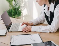 Eigene KI statt Cloud-Abhängigkeit: Warum lokale Sprachmodelle den Mittelstand unabhängiger machen Eigene KI statt Cloud-Abhängigkeit: Warum lokale Sprachmodelle den Mittelstand unabhängiger machen