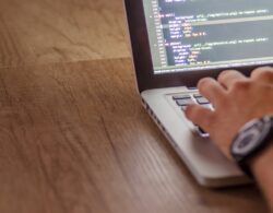 OpenClaw: Aufstieg und Fall des mächtigsten KI-Agenten – und was der Mittelstand daraus lernen muss