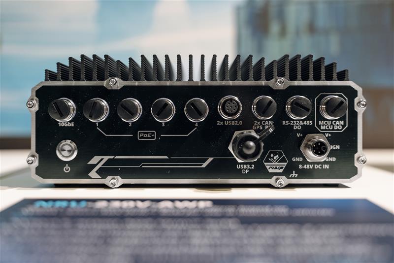 BRESSNER Rugged-Edge-Computer Anschluss-Detail