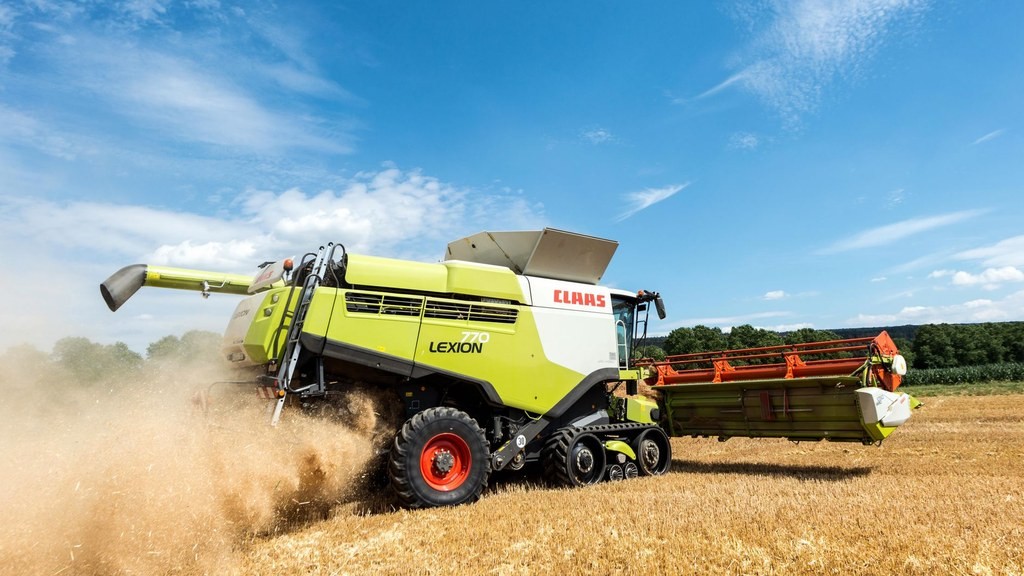 Aufnahme von Wolfgang Weiser aus Harsewinkel zeigt den CLAAS-Firmensitz mit Logo und Produktionshalle.